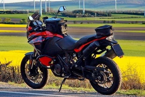 2023 KTM 1090